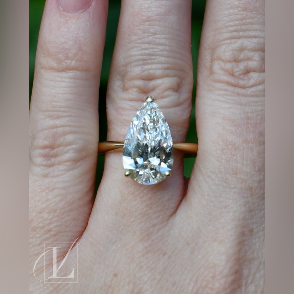 Like New, 4.44 CT Lab Grown Pear Diamond in 14K Yellow Gold with IGI Report - Picture 4 of 8